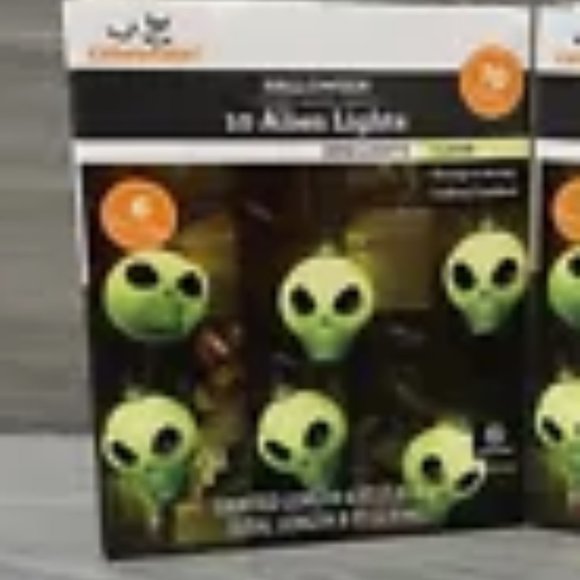 2 boxes of Green Alien Head String Lights (10) mini lights -Clear Indoor/Outdoor - Picture 5 of 5